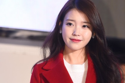 iu 8217 s graceful and refined beauty in high fashion looks 66013696a217a