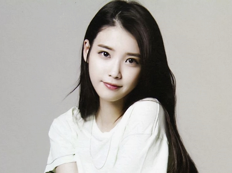 iu 8217 s graceful and refined beauty in high fashion looks 660136a403fc8