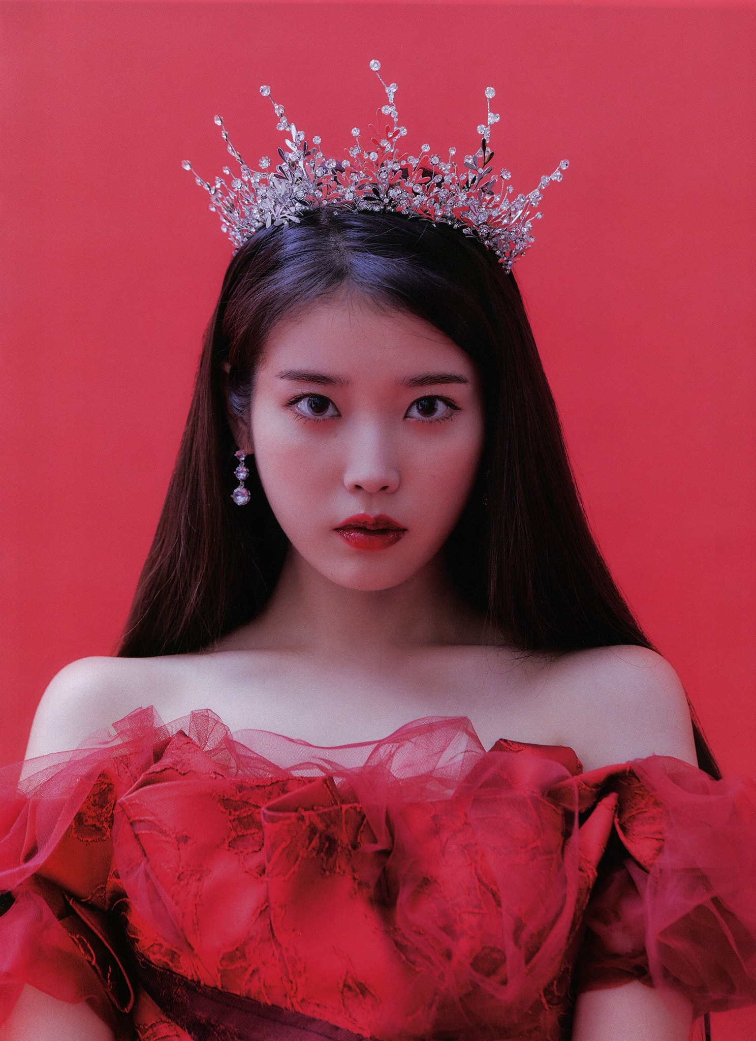 iu the queen of beauty with captivating aura and charisma 660137f9d19a0