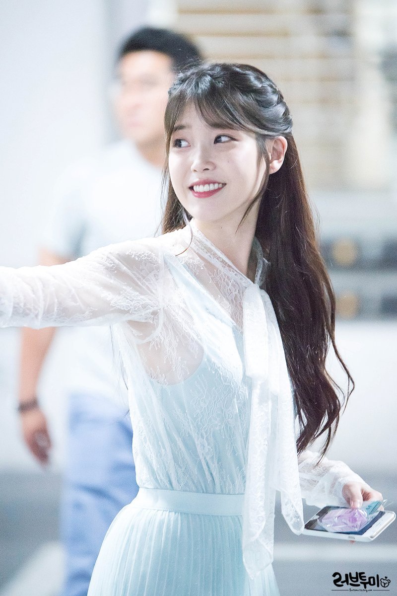 iu the sweetheart with a radiant smile 6601310717cd6