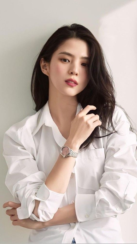 Captivating Charisma: The Allure of Han So Hee