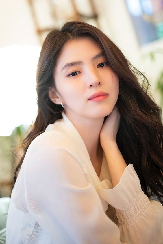 Captivating Charisma: The Allure of Han So Hee