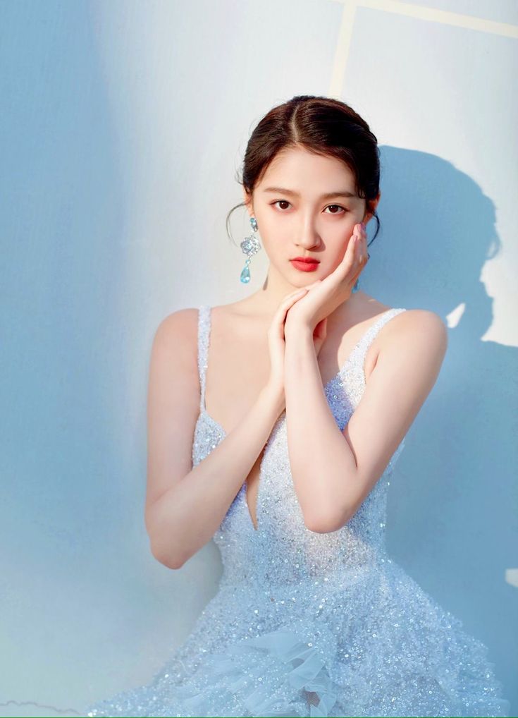  Guan Xiaotong Fashion