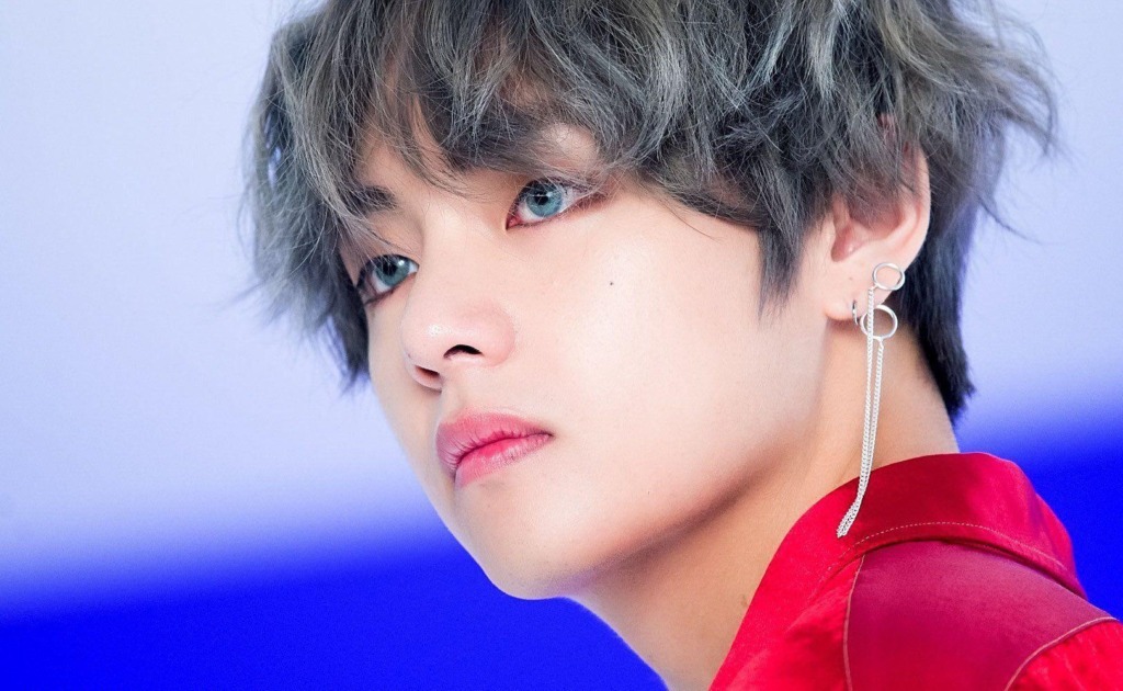 V (BTS) possesses deep-set eyes