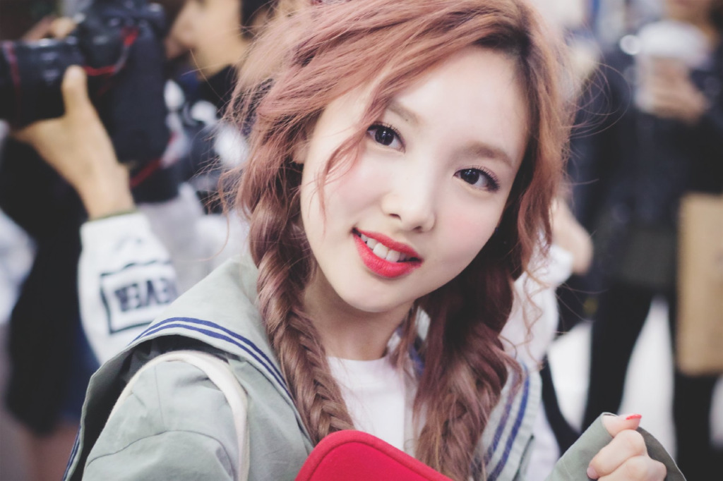 Nayeon (TWICE): From Shy Trainee to K-Pop Superstar!