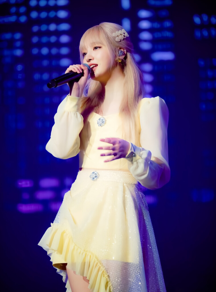 Blonde Hair Korean Pop Singer Gaeul