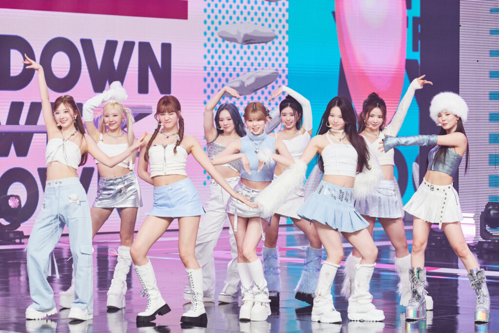 NiziU debut