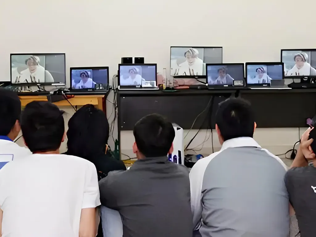 K-pop Fans Streaming War