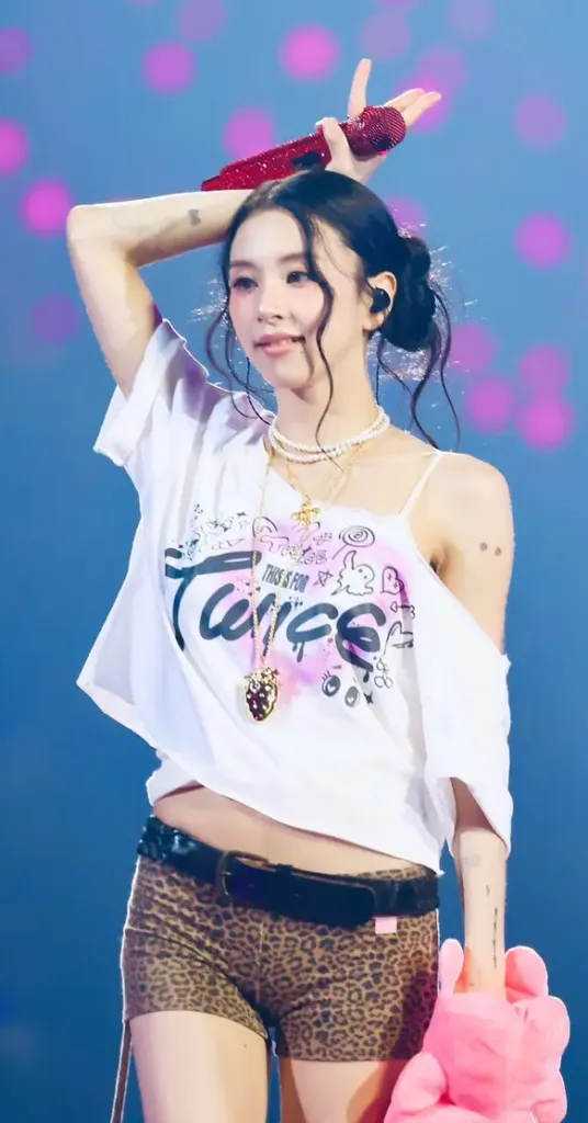 Chaeyoung photo 5