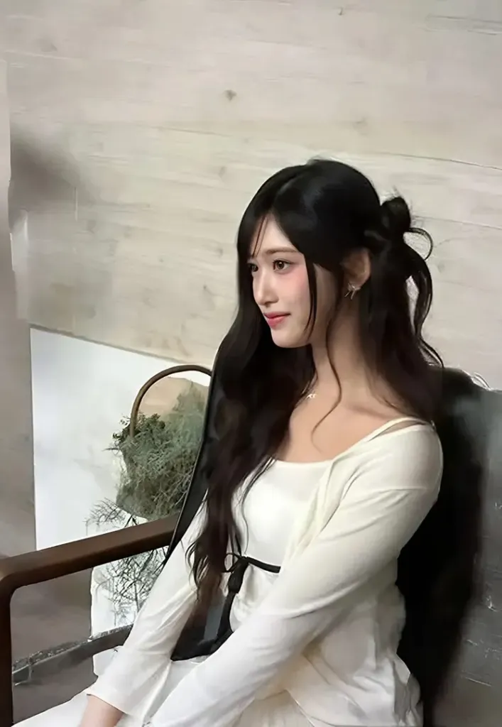 Leeseo (IVE) Photo 1