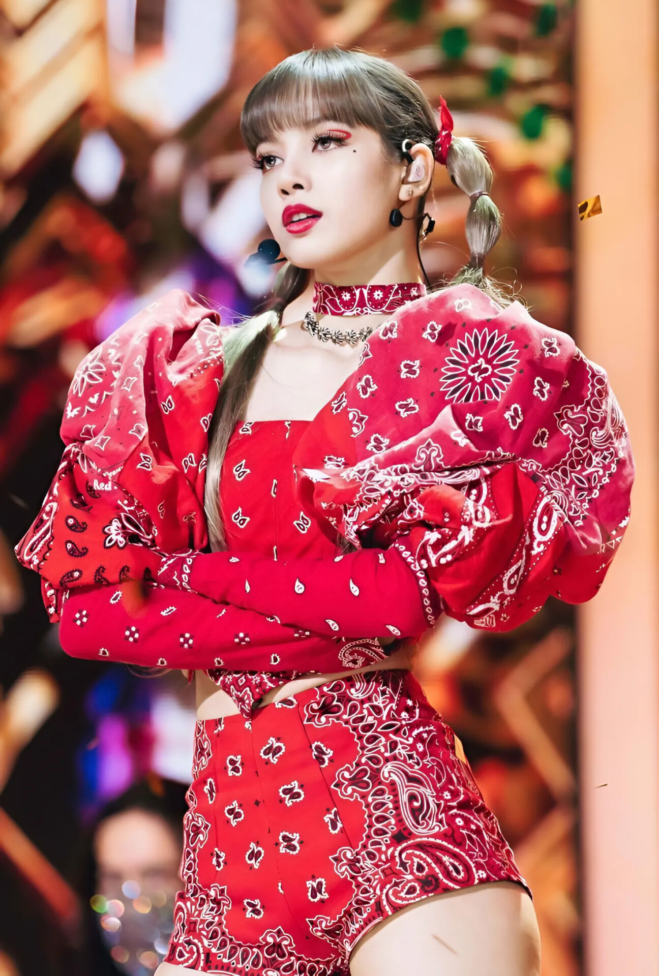 Lisa's Red Paisley Outfit: Fashion Stage
