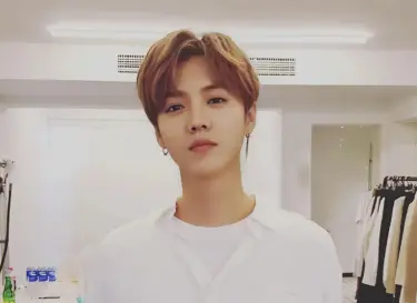 Lu Han (鹿晗)