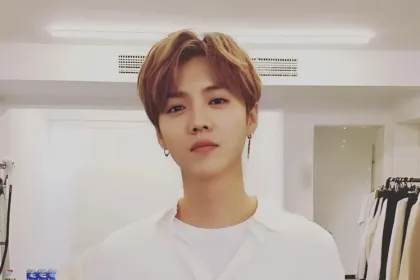 Lu Han (鹿晗)
