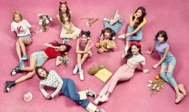 Photo of TWICE's 9 members
