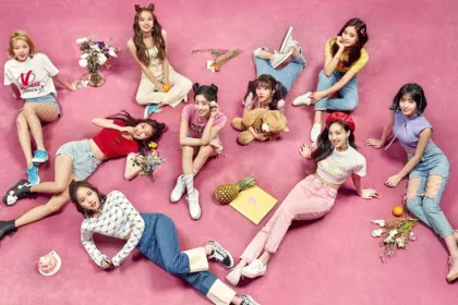 Photo of TWICE's 9 members