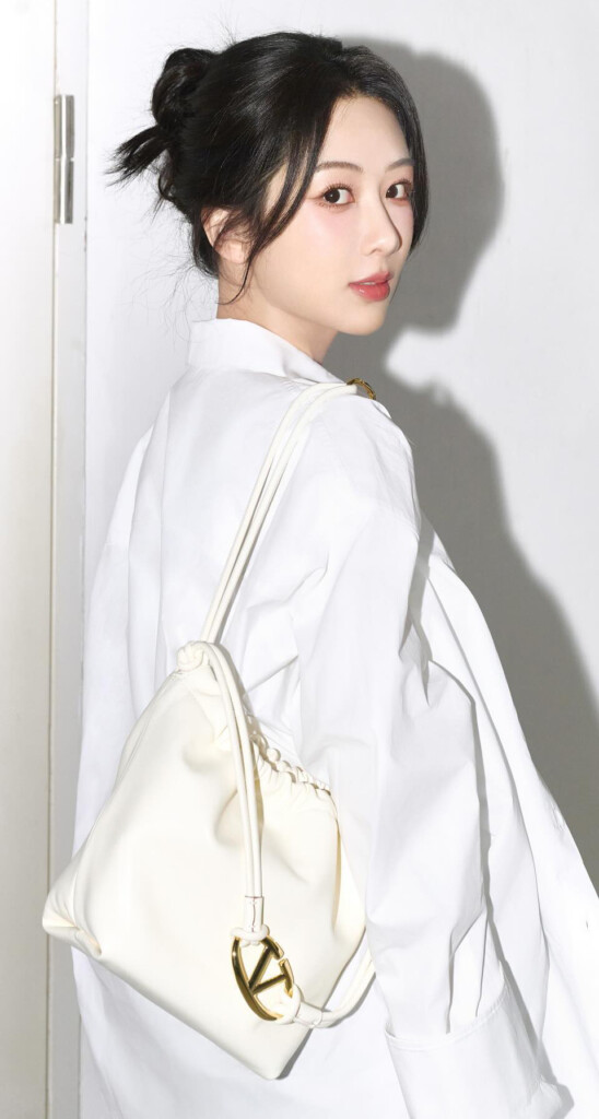 Yang Zi Clothing Style