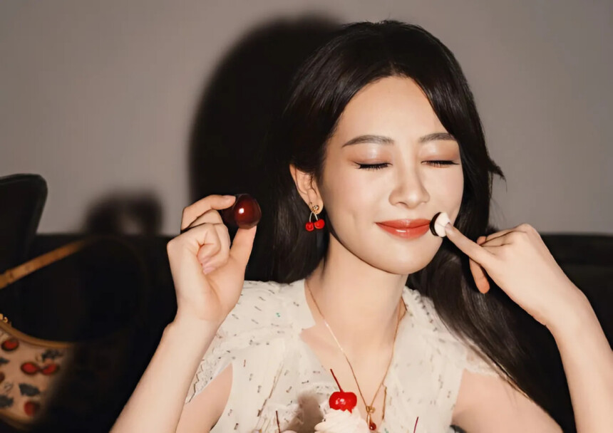 Yang Zi Personal Life and Career