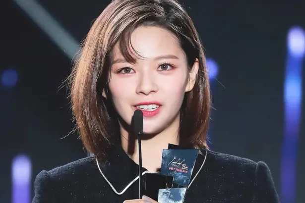 Jeongyeon (TWICE)