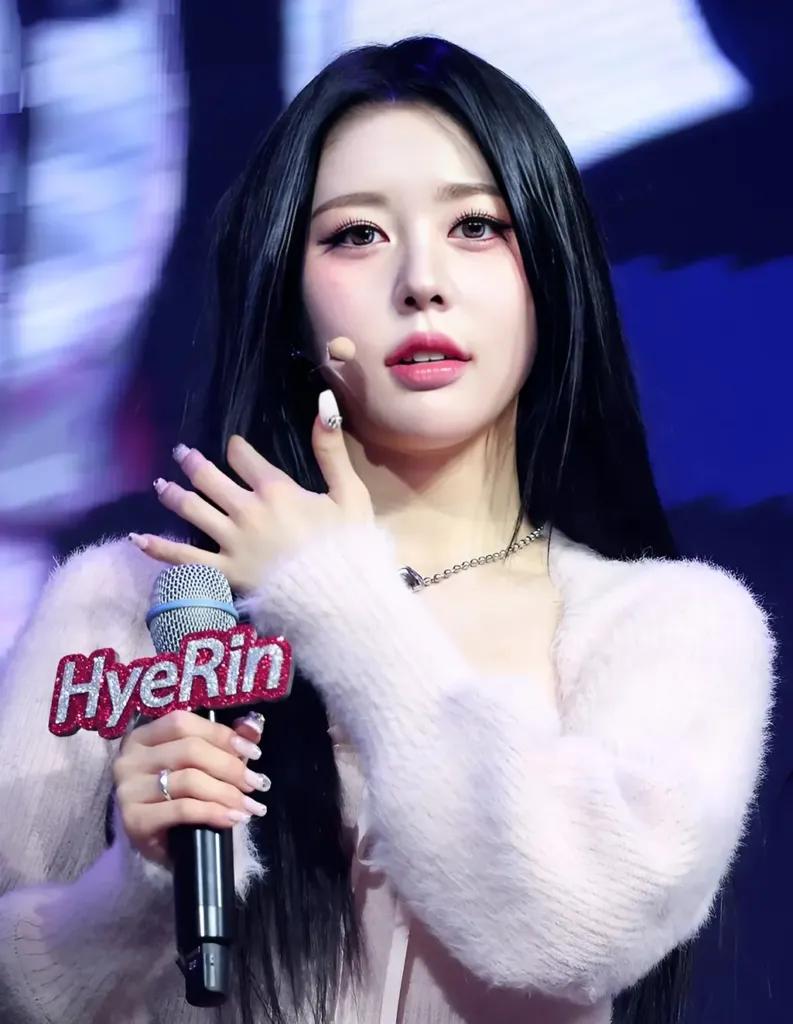 Hyerin (혜린)