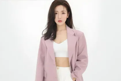 Meng Lu age profile