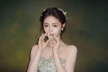 Zhou Jieqiong biography details