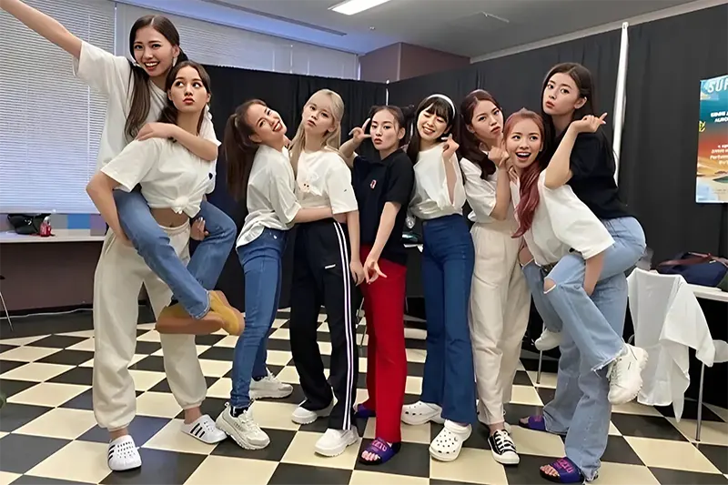 NiziU Members Photo