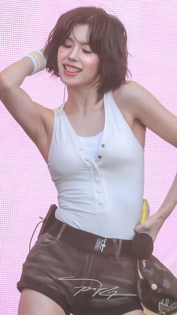 Yeji (ITZY) Photo 3