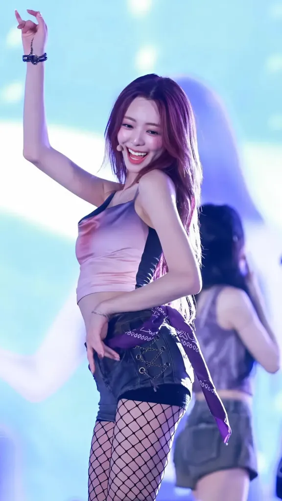 Yuna (ITZY) Photo 5