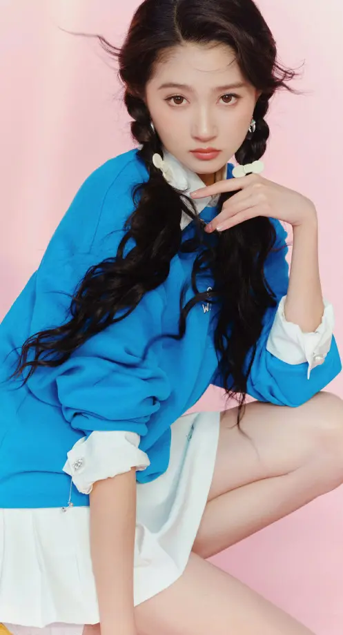 Guan Xiaotong (关晓彤)