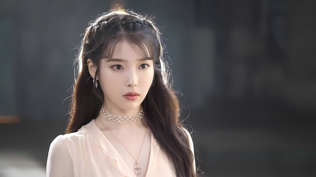 IU (Lee Ji Eun)