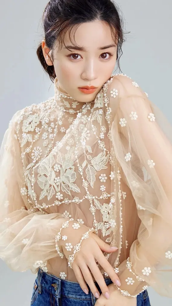 Mei Nagano (永野芽郁)