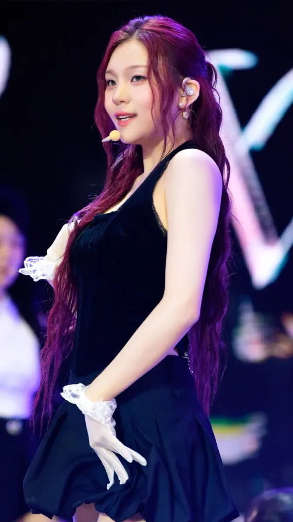 Umji (VIVIZ)'s photo 4