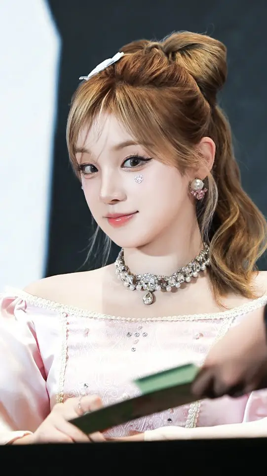 Song Yuqi's photo 2