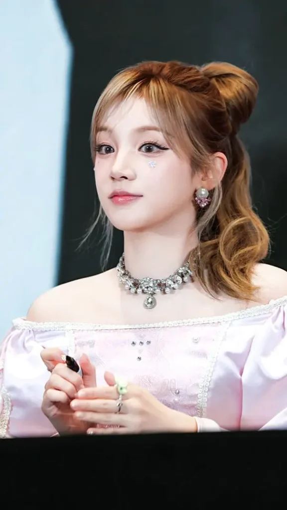 Song Yuqi's photo 3