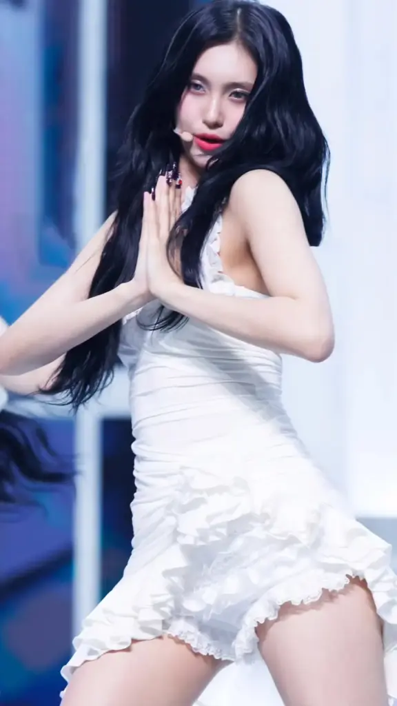 aisha everglow heo yoo rim 10