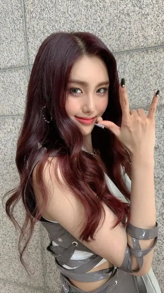 aisha everglow heo yoo rim 5