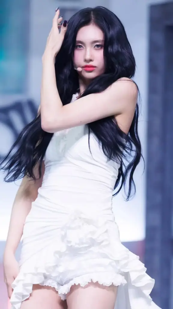 aisha everglow heo yoo rim 9