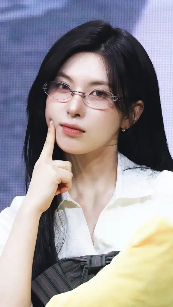 bae nmixx bae jin sol 12