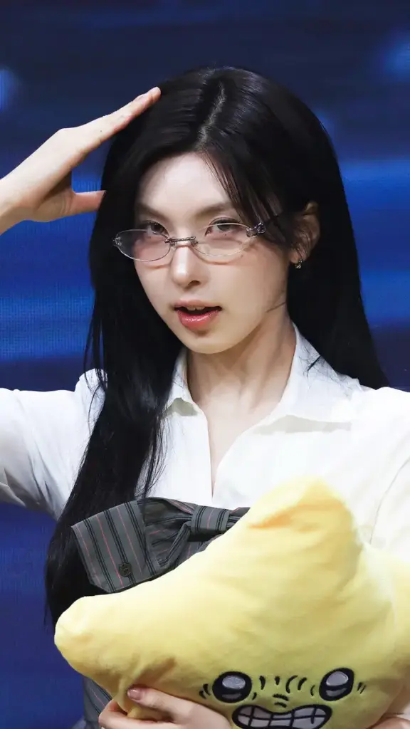 bae nmixx bae jin sol 13