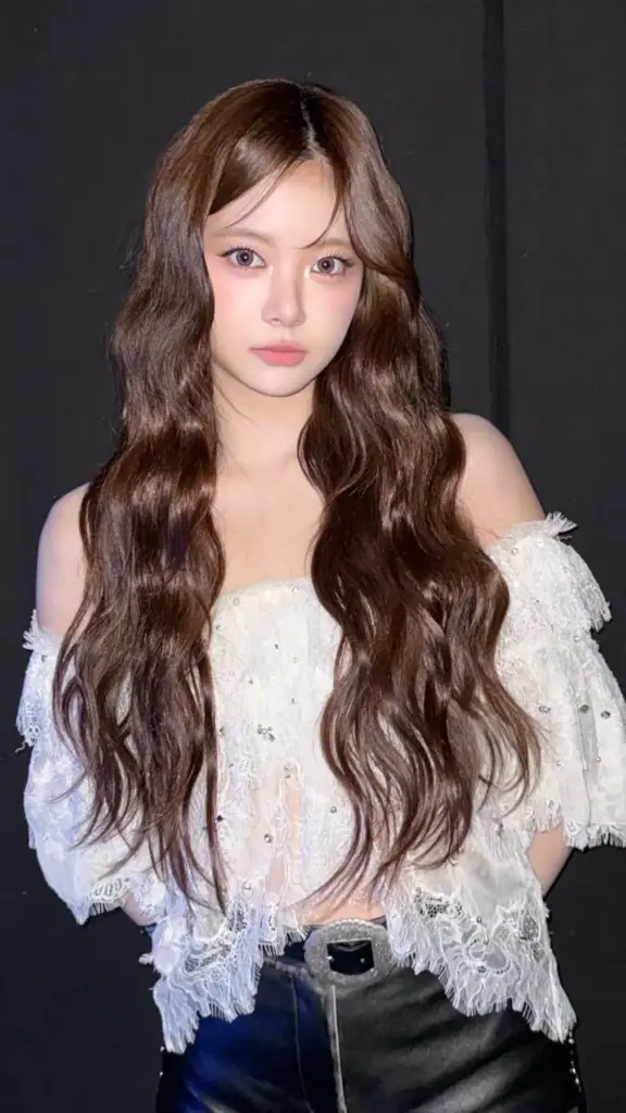Hong Eunchae (LE SSERAFIM)