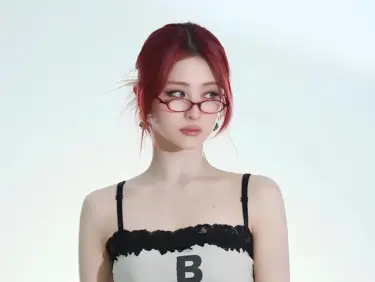 Huh Yunjin (LE SSERAFIM)