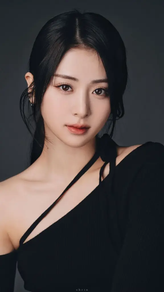 Huh Yunjin (LE SSERAFIM)