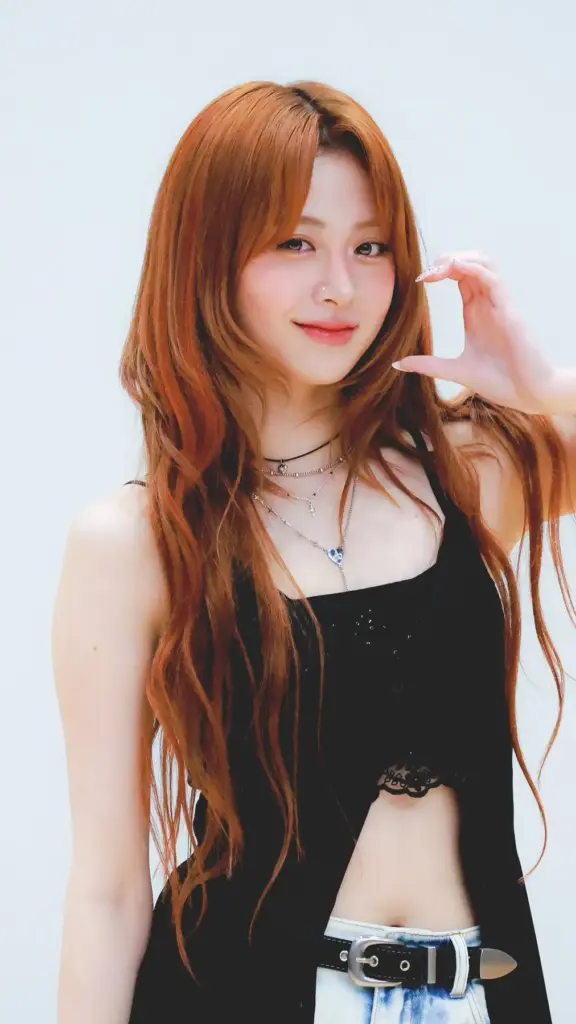 huh yunjin le sserafim 8