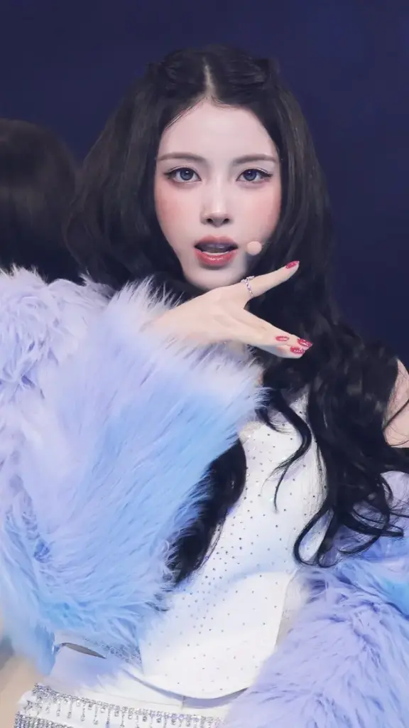 jiwoo nmixx kim ji woo 6