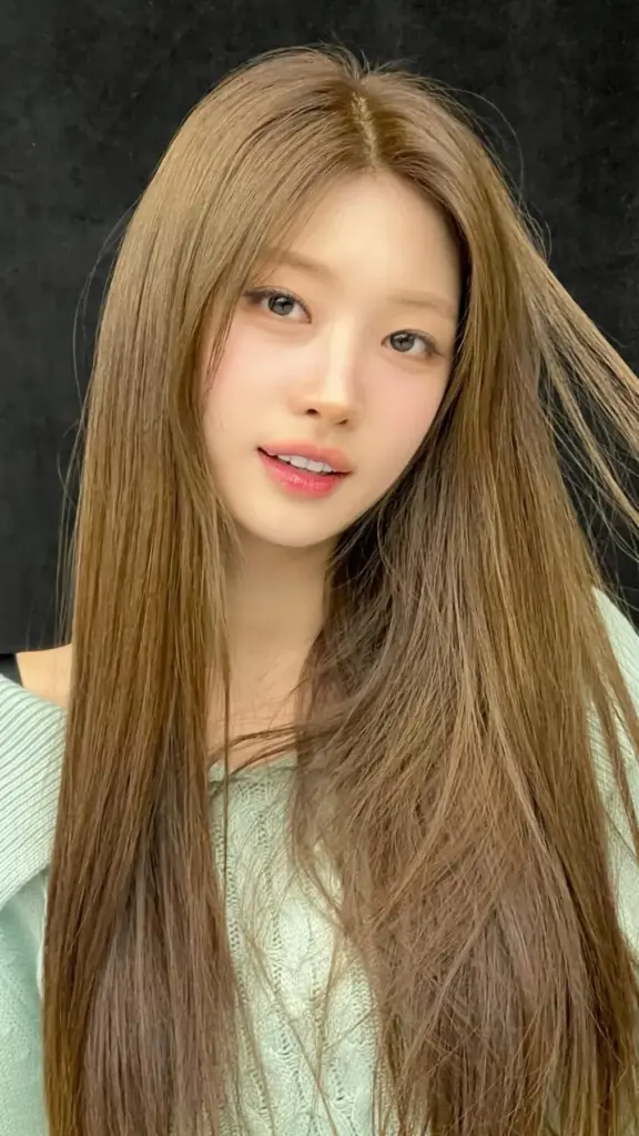 kim sihyeon everglow 003