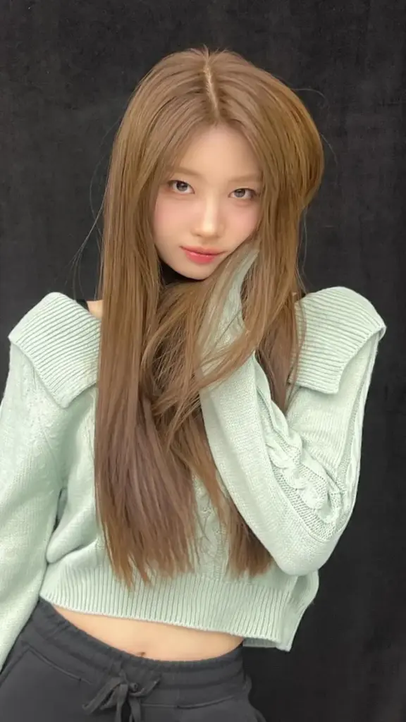 kim sihyeon everglow 004