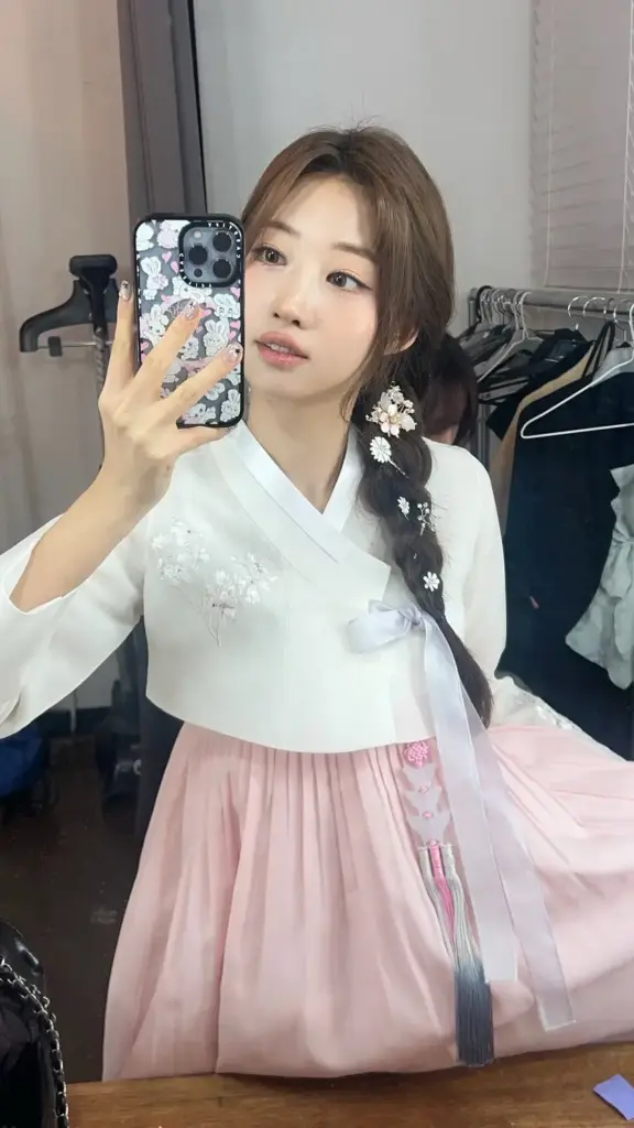 kim sihyeon everglow 006