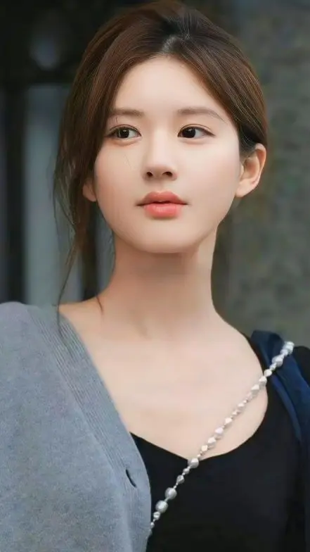 Zhao Lusi (赵露思)